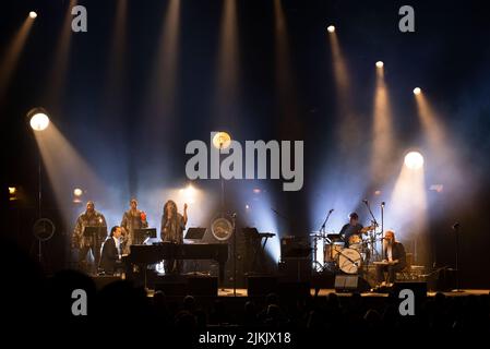 Die Sänger Nick Cave und Warren Ellis leben im Paramount Theater in Oakland Stockfoto