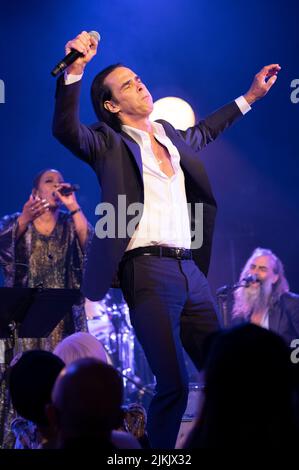 Die Sänger Nick Cave und Warren Ellis leben im Paramount Theater in Oakland Stockfoto