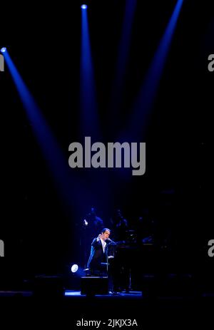 Die Sänger Nick Cave und Warren Ellis leben im Paramount Theater in Oakland, CA Stockfoto