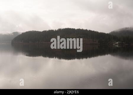 Ein Foto vom Schluchsee, einem Stausee im Schwarzwald Stockfoto