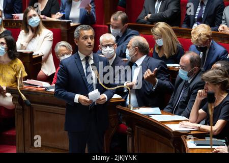 Paris, Frankreich. 02. August 2022. Der französische Innenminister Gerald Darmanin während einer Fragestunde an die Regierung bei der Nationalversammlung am 2. August 2022 in Paris. Foto von Raphael Lafargue/ABACAPRESS.COM Quelle: Abaca Press/Alamy Live News Stockfoto