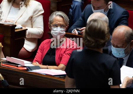 Paris, Frankreich. 02. August 2022. Die französische Premierministerin Elisabeth Borne hatte am 2. August 2022 während einer Fragestunde an die Regierung bei der Nationalversammlung in Paris getragene Fragen. Foto von Raphael Lafargue/ABACAPRESS.COM Quelle: Abaca Press/Alamy Live News Stockfoto