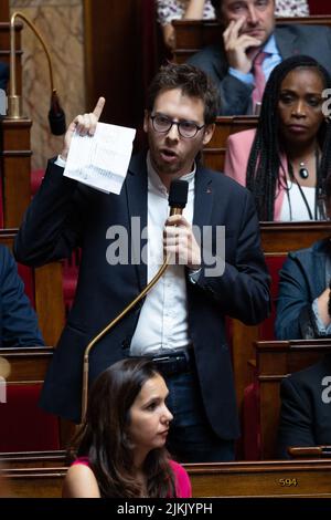 Paris, Frankreich. 02. August 2022. Der französische Abgeordnete Hadrien Clouet während einer Fragestunde an die Regierung bei der Nationalversammlung am 2. August 2022 in Paris. Foto von Raphael Lafargue/ABACAPRESS.COM Quelle: Abaca Press/Alamy Live News Stockfoto