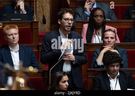 Paris, Frankreich. 02. August 2022. Der französische Abgeordnete Hadrien Clouet während einer Fragestunde an die Regierung bei der Nationalversammlung am 2. August 2022 in Paris. Foto von Raphael Lafargue/ABACAPRESS.COM Quelle: Abaca Press/Alamy Live News Stockfoto