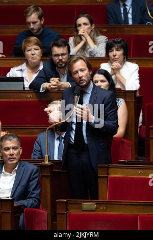 Paris, Frankreich. 02. August 2022. Der Abgeordnete der PS, Boris Vallaud, hat am 2. August 2022 bei der Nationalversammlung in Paris Fragen an die Regierung gestellt. Foto von Raphael Lafargue/ABACAPRESS.COM Quelle: Abaca Press/Alamy Live News Stockfoto