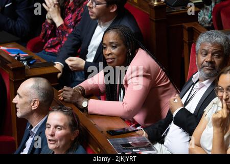 Paris, Frankreich. 02. August 2022. Rachel Keke, französische LFI-Abgeordnete, während einer Fragestunde an die Regierung bei der Nationalversammlung am 2. August 2022 in Paris. Foto von Raphael Lafargue/ABACAPRESS.COM Quelle: Abaca Press/Alamy Live News Stockfoto