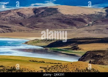 Eine schöne Aussicht auf den Manasarovarsee und den Berg Kailash im Burang County, Präfektur Ngari, Autonome Region Tibet, China Stockfoto