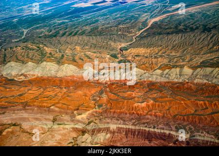 Eine Aufnahme der Tianshan Berge in Xinjiang aus der Luft. Stockfoto