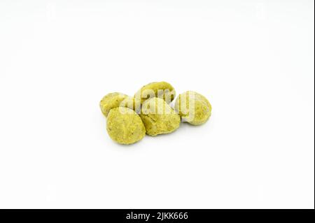 Eine Nahaufnahme von Pesto Gnocchi isoliert auf einer weißen Oberfläche Stockfoto