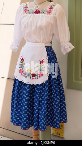 Traditionelles ungarisches weibliches Outfit, Szeged Stockfoto