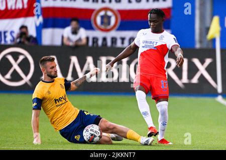 Heverlee, Belgien. 02. August 2022. Der Siebe Van der Heyden der Union und Rabbi Matondo der Rangers, das am Dienstag, den 02. August 2022, in Heverlee, dem ersten Teilstück der dritten Qualifikationsrunde der UEFA Champions League, während eines Spiels zwischen dem belgischen Fußballteam Royale Union Saint-Gilloise und dem Scottish Rangers FC, in Aktion gezeigt wurde. BELGA FOTO LAURIE DIEFFEMBACQ Kredit: Belga Nachrichtenagentur/Alamy Live News Stockfoto