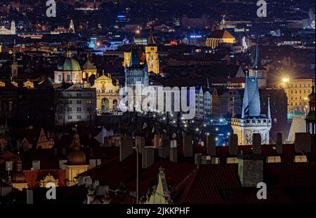 Blick auf Chrles Brifge von der Prager castel-Treppe bei Nacht, Prag, Tschechische Republik Stockfoto