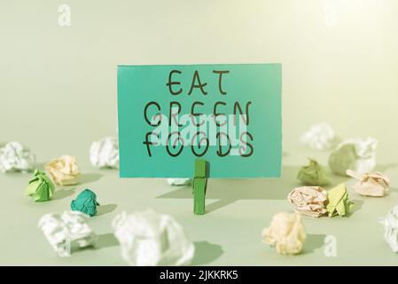 Handschriftliche Texte Essen Sie grüne Lebensmittel. Konzeptuelles Foto mehr Gemüse essen gesunde Ernährung Vegetarier Veggie Person wichtige Nachricht auf Stück vorgestellt Stockfoto