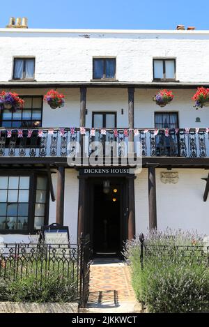 Das Dickens House Museum befindet sich in dem Cottage, das Charles Dickens Inspiration für das Haus von Betsey Trotwood in David Copperfield, Broadstairs, war. Stockfoto