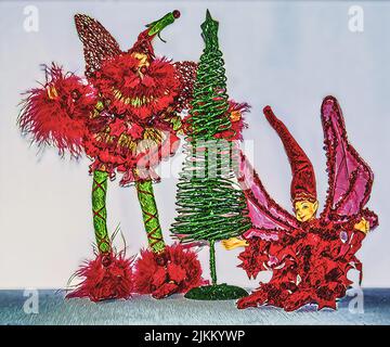 Elfen und Weihnachtsbaum - Niedliche Fantasy-Dekorationen in der Weihnachtsszene-Illustration gesetzt. Stockfoto