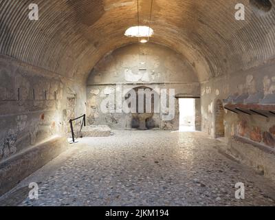 Im Inneren der Herren Thermalbäder in Herculaneum. Ercolano, Kampanien, Italien Stockfoto