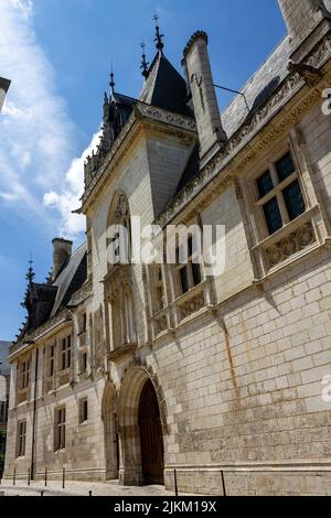 Eine vertikale Aufnahme der Fassade des Jacques Coeur Palace, Frankreich Stockfoto