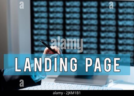 Text mit der Startseite zur Inspiration. Konzeptfoto Website durch Klicken auf einen Link auf einer anderen Webseite Businesswoman Holding Pen und Zeigen zugegriffen Stockfoto