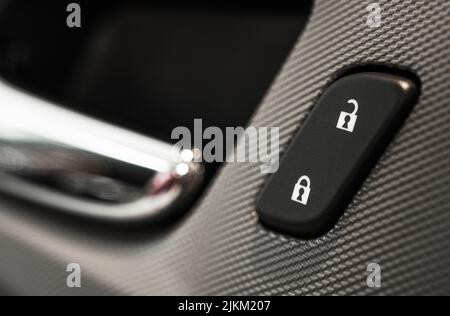 Taste Zum Versperren Der Zentralen Autotür. Schildern schließen und öffnen. Thema Automobilindustrie. Stockfoto