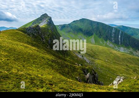 Der Nantlle Ridge, eine Bergkamm-Wanderung in Snowdonia, Nordwales, Großbritannien Stockfoto