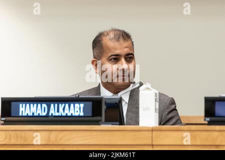 Hamad Alkaabi nimmt am UN-Hauptquartier an der Podiumsdiskussierung Nichtverbreitung, Kernenergie und Klimawandel Teil. Das Panel wurde vom Energieministerium der Vereinigten Staaten als Nebenveranstaltung während der zehnten Überprüfungskonferenz der Vertragsparteien des Vertrags über die Nichtverbreitung von Kernwaffen organisiert. Zu den Diskussionsteilnehmer gehören die Energieministerin Jennifer Granholm, die Ständige Vertreterin der Vereinigten Arabischen Emirate bei der IAEO-Botschafterin Hamad Alkaabi, der Generaldirektor der Internationalen Atomenergiebehörde (IAEO) Rafael Mariano Grassi, der stellvertretende Administrator für nukleare Nichtverbreitung in der Verteidigung bei der National Nuclear Security Administrati Stockfoto