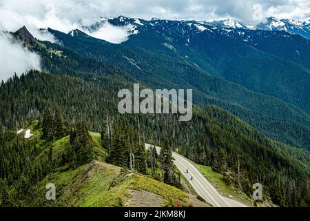 2 Motorradfahrer im Olympic National Park, Washington Stockfoto