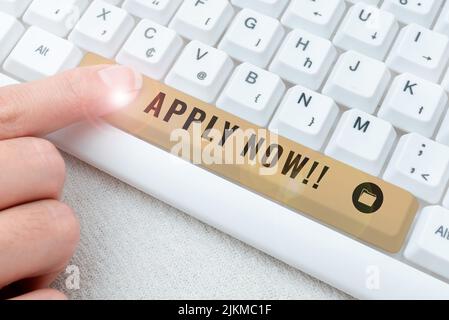 Textunterschrift mit der Präsentation Jetzt bewerben. Geschäftsidee Machen Sie eine formelle Bewerbung für eine Stelle sofort Maßnahmen ergreifen -48583 Stockfoto