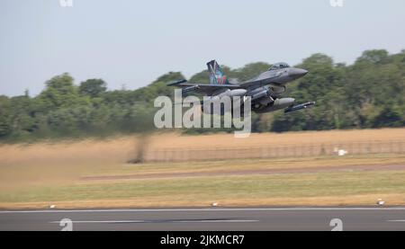 Royal Netherland Air Force F-16AM Fighting Falcon verlässt die Royal International Air Tattoo Post und nimmt an der statischen Ausstellung Teil, 312 Squadon Jet Stockfoto