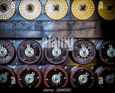 Indikatorzifferblätter der berühmten Bombe-Maschine im Bletchley Park, die zur Entschlüsselung von deutschen verschlüsselten Enigma-Nachrichten verwendet wurden. Januar 2017 Stockfoto