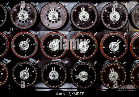 Indikatorzifferblätter der berühmten Bombe-Maschine im Bletchley Park, die zur Entschlüsselung von deutschen verschlüsselten Enigma-Nachrichten verwendet wurden. Januar 2017 Stockfoto