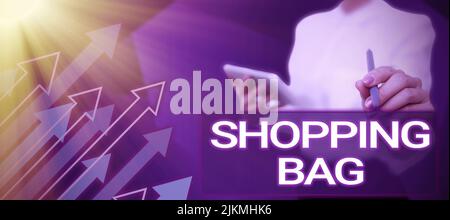 Textunterschrift mit Darstellung des Einkaufsbugs. Geschäftsidee Behälter zum Tragen von persönlichen Besitztümern oder Käufe Lady in Suit hält Stift symbolisieren Stockfoto