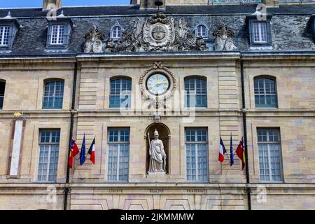 Die Skulpturen an der Wand des Palastes der Herzöge und Stände von Burgund. Dijon, Frankreich. Stockfoto