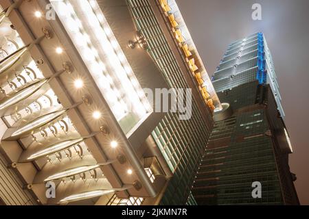 Eine Aufnahme des Gebäudes Taipei 101 gegen den Nachthimmel. Taipeh, Taiwan. Stockfoto