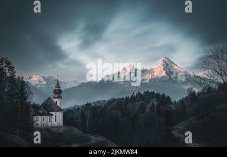 Die Kirche Maria Gern mit dem Watzmann bei Berchtesgaden in Bayern Stockfoto