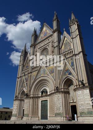 Eine Außenansicht der wunderschönen Kathedrale von Orvieto in Umbrien, Italien Stockfoto