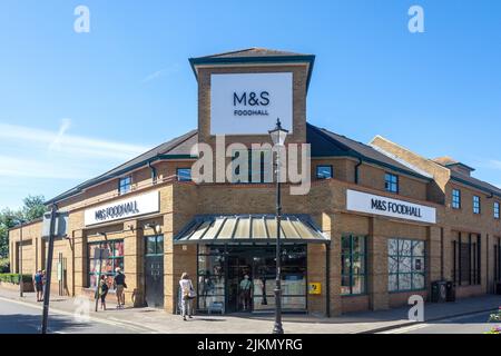 Eingang zur M&S Foodhall, High Street, Rickmansworth, Hertfordshire, England, Vereinigtes Königreich Stockfoto