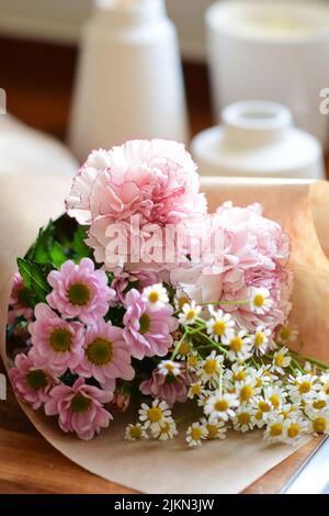 Eine Nahaufnahme eines schönen Bouquets von bunten Blumen Stockfoto