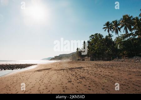 Der Strand El Zonte, auch bekannt als Bitcoin Beach, liegt an der Pazifikküste von El Salvador Stockfoto