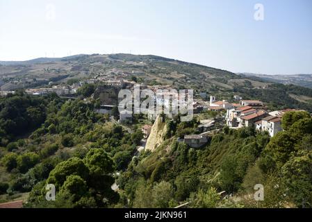 Panoramablick auf das Dorf Baselice in Benevento, Italien Stockfoto