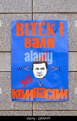 Viktor Bitte verwenden Sie den richtigen Kompass als Poster zum Euro-maidan-Treffen in Kiew. Treffen zum Niedergang der Ukraine für die Integration in die EU. Stockfoto