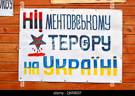 Plakat auf ukrainischer Sprache zum Euro-maidan-Treffen in Kiew. Treffen zum Niedergang der Ukraine für die Integration in die Europäische Union. Stockfoto
