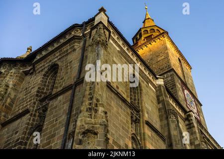 Großes gotisches Gebäude der Schwarzen Kirche (Biserica Neagra) in Brasov, Rumänien Stockfoto