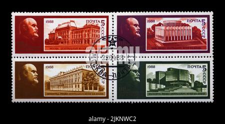 Zweigstellen des Lenin-Museums in der UdSSR, um 1988. Vintage-Briefmarke, gedruckt in der UdSSR isoliert auf schwarzem Hintergrund. Stockfoto