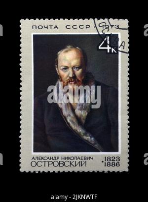 Alexander Ostrovsky (1823-1886), berühmter russischer Dramatiker, um 1973. Vintage Poststempel isoliert auf schwarzem Hintergrund. Stockfoto