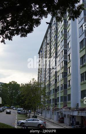 Ein Wohnhaus und ein Hof am Morgen Stockfoto