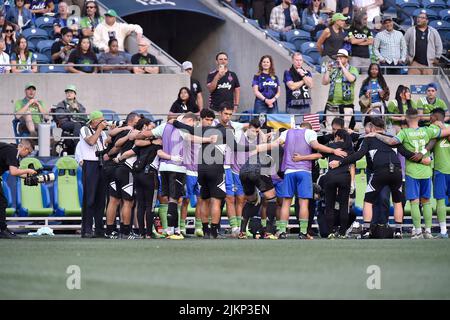 Seattle, Washington, USA. 02. August 2022: Seattle Sounders FC ist bereit, vor dem MLS-Fußballspiel zwischen dem FC Dallas und dem Seattle Sounders FC im Lumen Field in Seattle, WA, das Spielfeld zu besuchen. Steve Faber/CSM Credit: CAL Sport Media/Alamy Live News Stockfoto