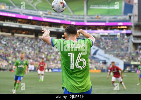 Seattle, Washington, USA. 02. August 2022: Der Mittelfeldspieler Alex Roldan (16) von Seattle Sounders wirft den Ball während des MLS-Fußballmatches zwischen dem FC Dallas und dem Seattle Sounders FC im Lumen Field in Seattle, WA. Seattle besiegte Dallas 1-0. Steve Faber/CSM Credit: CAL Sport Media/Alamy Live News Stockfoto