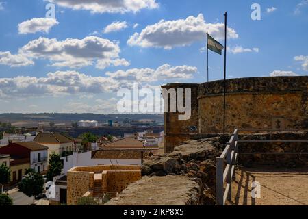 Eine schöne Architektur der mittelalterlichen Stadt Niebla in Spanien Stockfoto