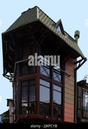 Fassade des alten Gebäudes des alten Tiflis in Georgien Stockfoto