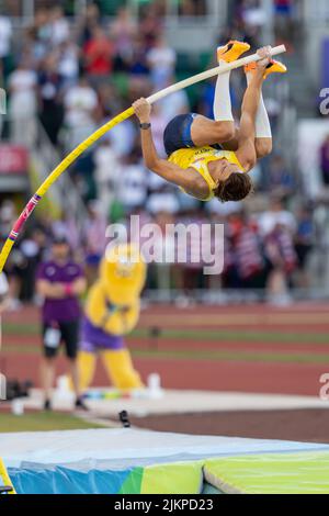 Mondo Duplantis (SWE) gewinnt das Stabhochsprung in einer Weltrekordhöhe von 20-4 1/2 (6,21) während der Nachmittagssession am 10. Tag der Leichtathletik-CH Stockfoto